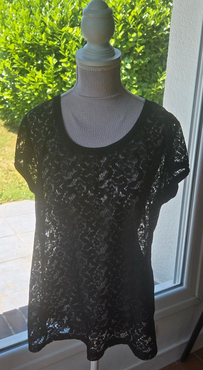 T-shirt en dentelle noir taille 44