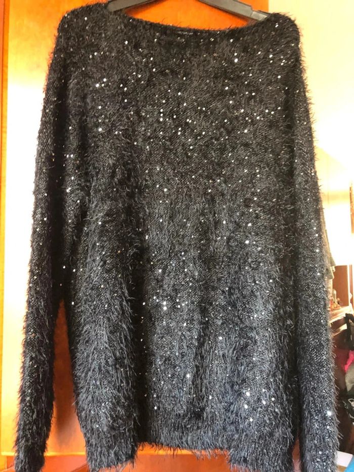 Pull noir fluffy sequins neuf S/M