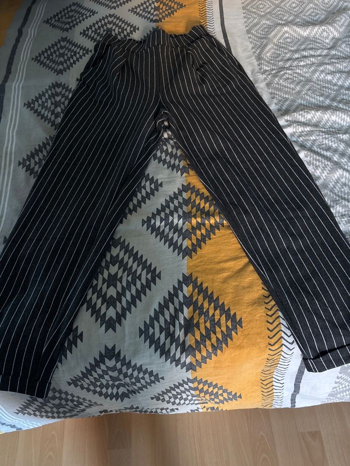 Pantalon gris rayé stradivarius