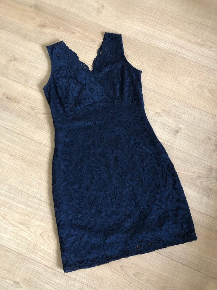 Robe bleue marine en dentelle sans manches taille 38 excellent état - photo numéro 7