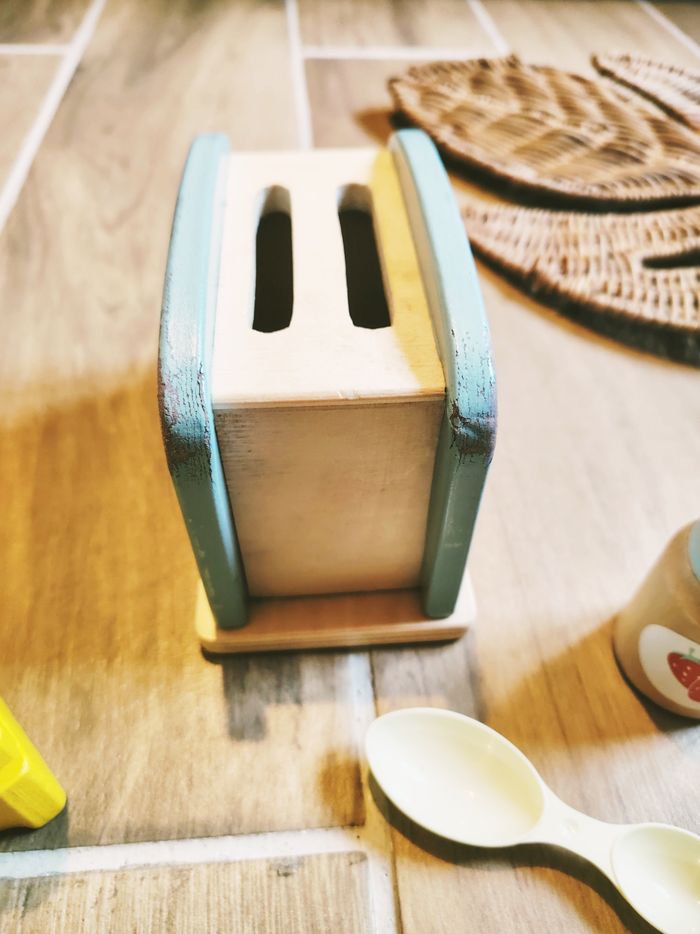 🍞 Jeu d'imitation - Dinette en bois et plastique grille pain avec aliments petit déjeuner - photo numéro 5