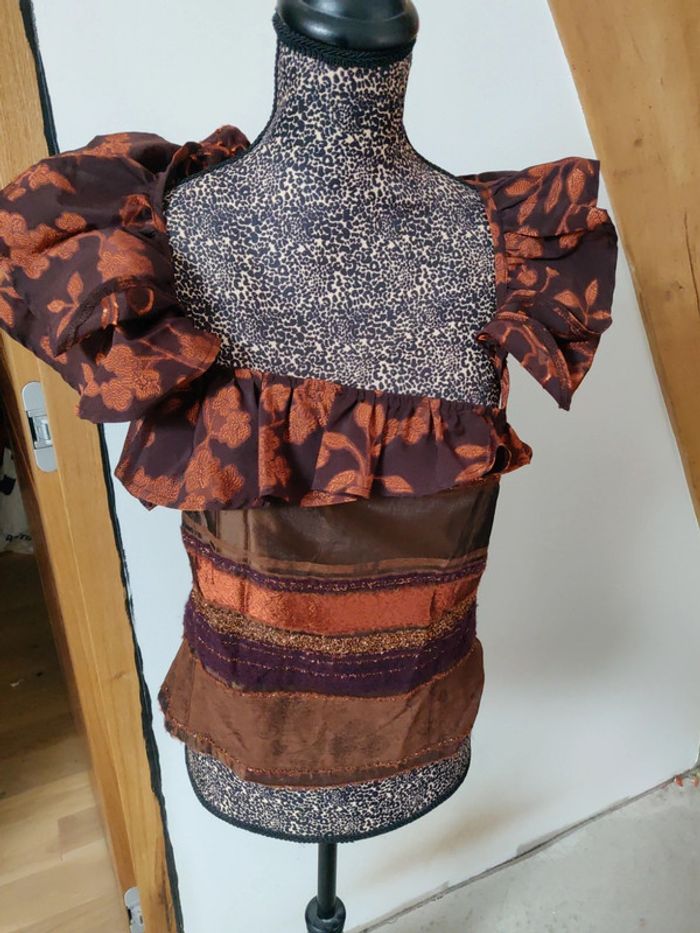 Haut habillé court à bretelles fines ultra vintage tendance Ibiza Batiste contient soie et laine