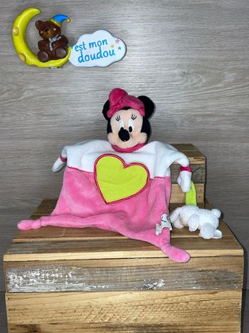 DY407 doudou Minnie Disney