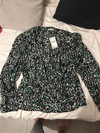 Blouse à épaulette