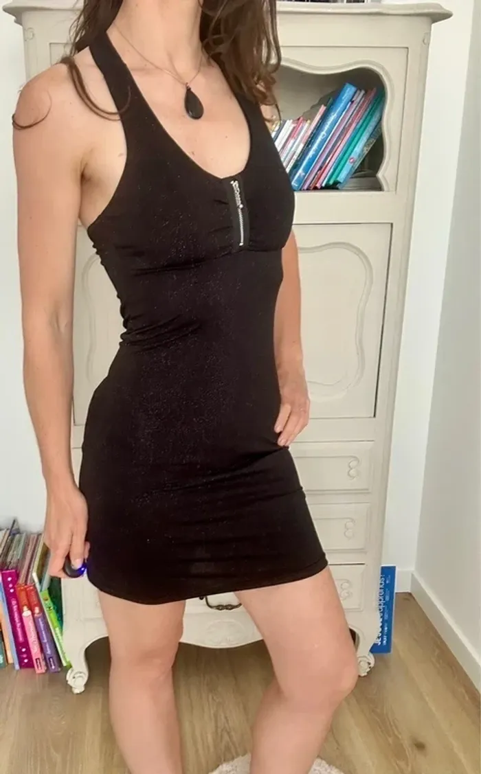 Magnifique petite robe noir dos nu taille 34 , 36 - photo numéro 2