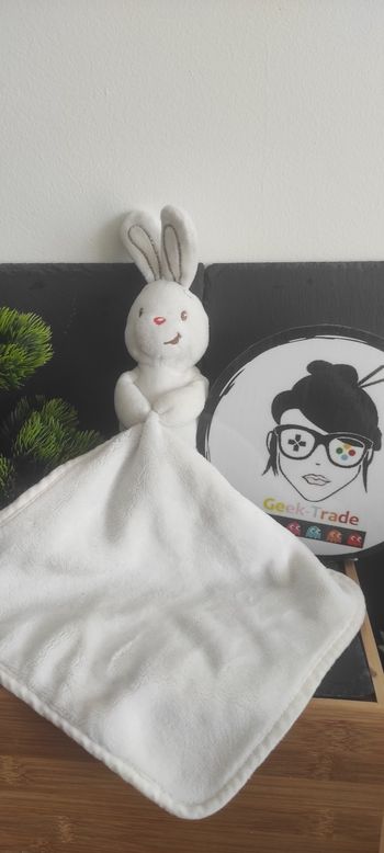 Doudou lapin blanc Mouchoir Auchan Baby rose marron sourire Sourcil Peluche