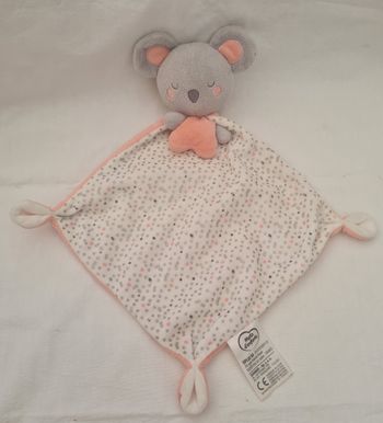 Doudou koala gris et rose avec cape rose - pois - Mots d'enfants