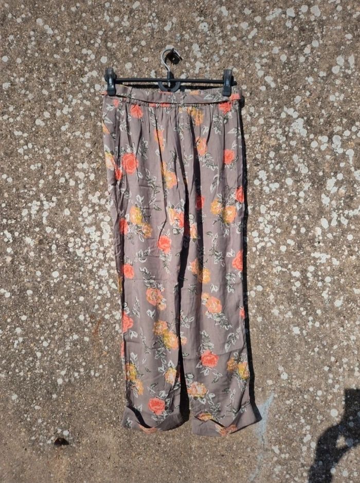 Pantalon fleuri T.38 - photo numéro 2