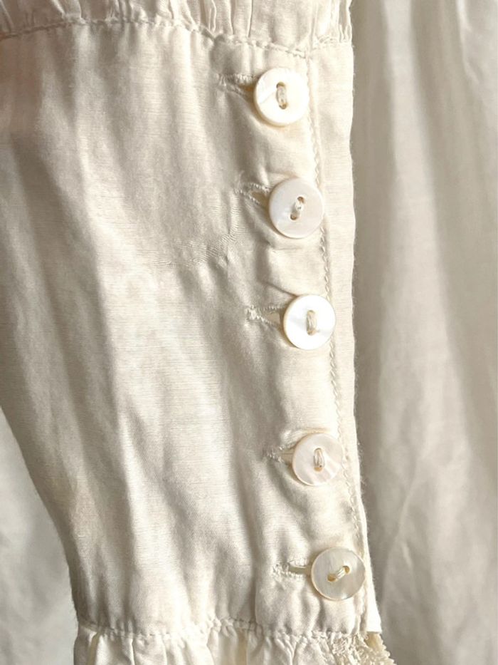Magnifique chemise/blouse lavallière avec manches froufrous et dentelle en 70% coton 30% soie - photo numéro 4