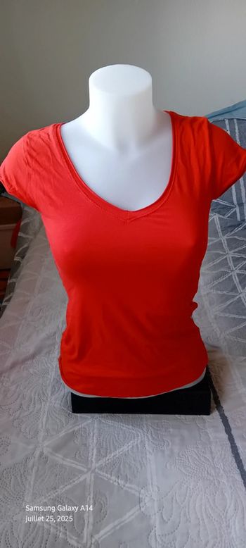 Tee-shirt col V manches courtes moulant  rouge orange femme M zara TRF