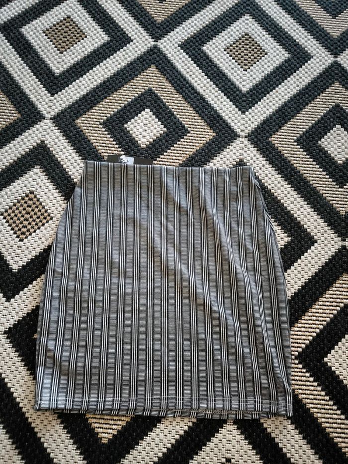 Jupe innocence taille 38 neuve - photo numéro 2