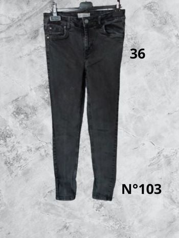 N°103 Jean noir T36. Pimkie. Taille basse, coupe slim.