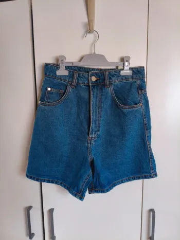 Short bleu
