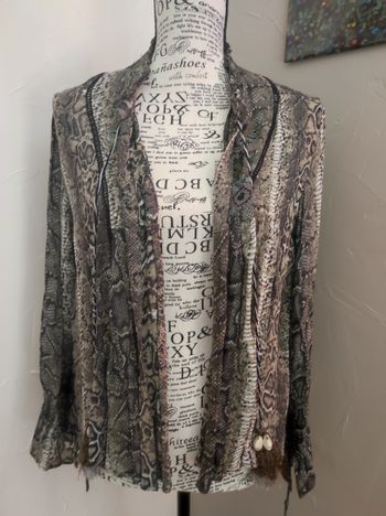 Gilet motif serpent Zara taille L avec coquillages