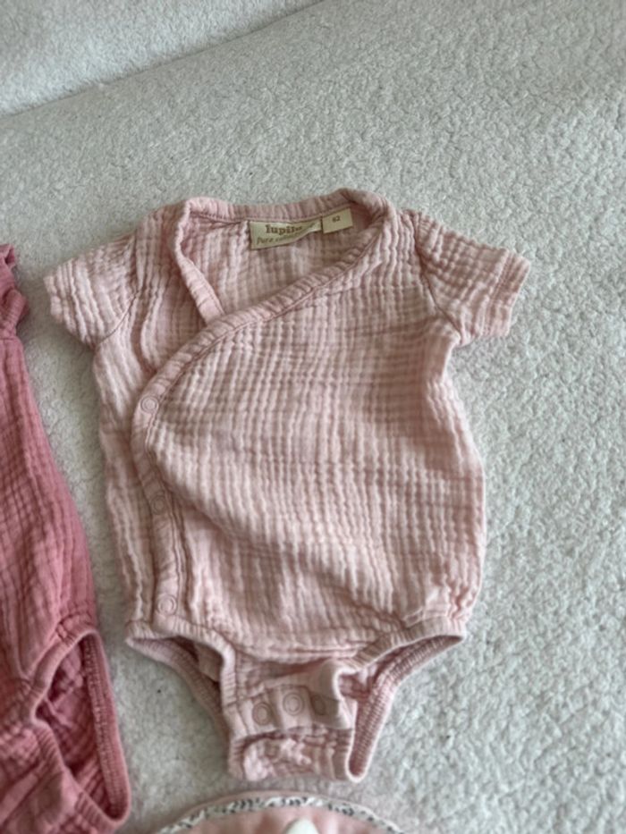 Lot de deux bodies roses 62 cm - photo numéro 3