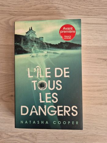 Livre L'île de tous les dangers