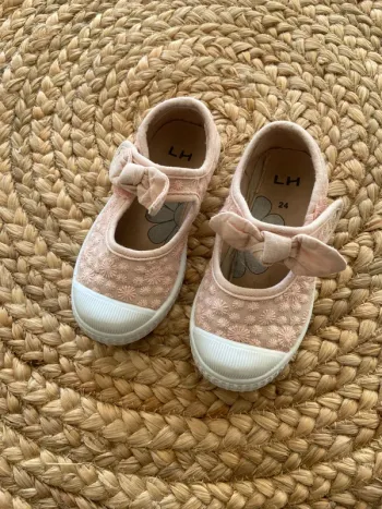 Chaussures, La halle  pointure 24