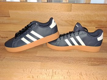 Adidas grand court taille 40 neuf 