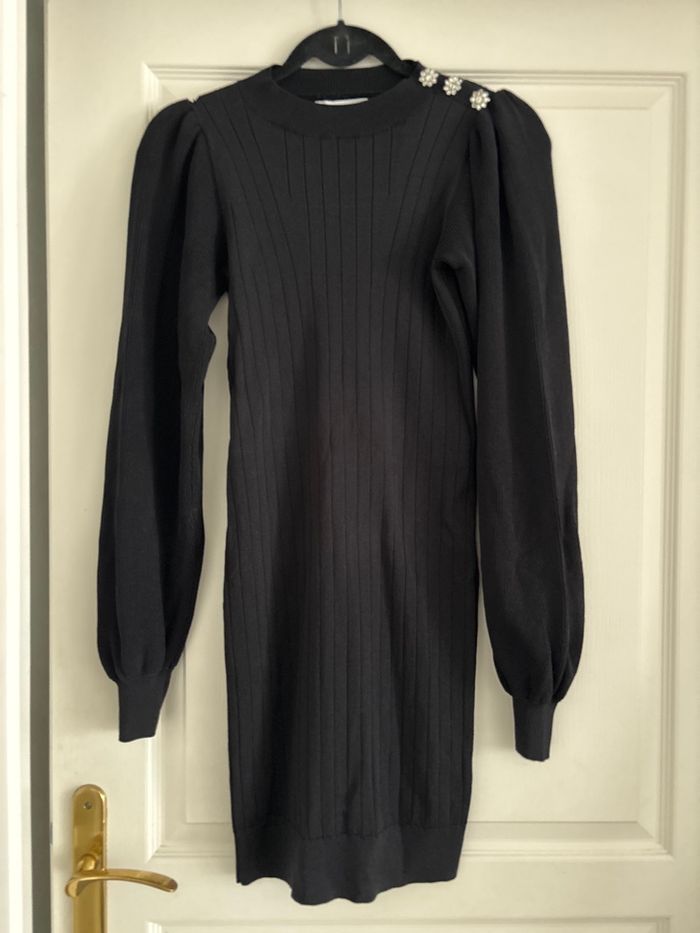 Robe moulante Mango détail boutons strass