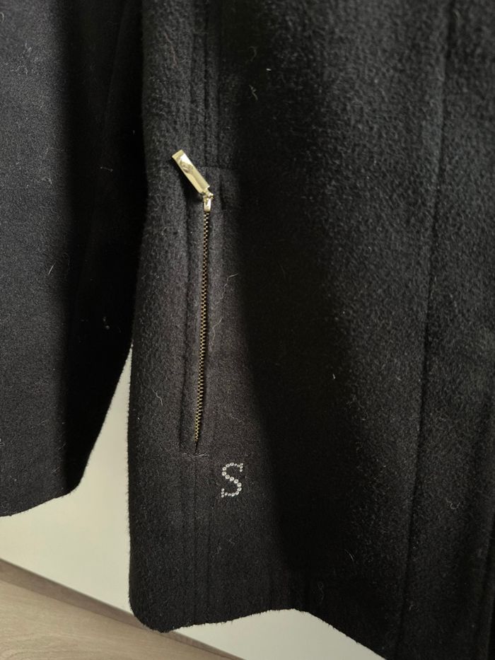 Manteau noir avec capuche fausse fourrure taille XS - photo numéro 3