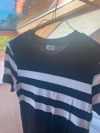 T-shirt noir rayé tout neuf !
