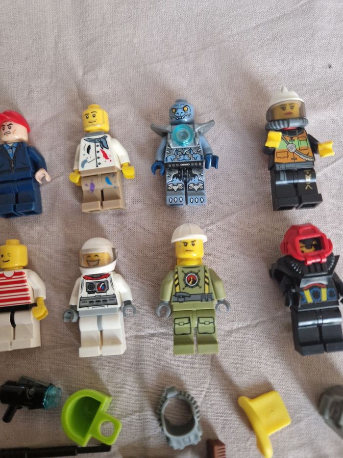 Lot figurines lego + accessoires (4) - photo numéro 3