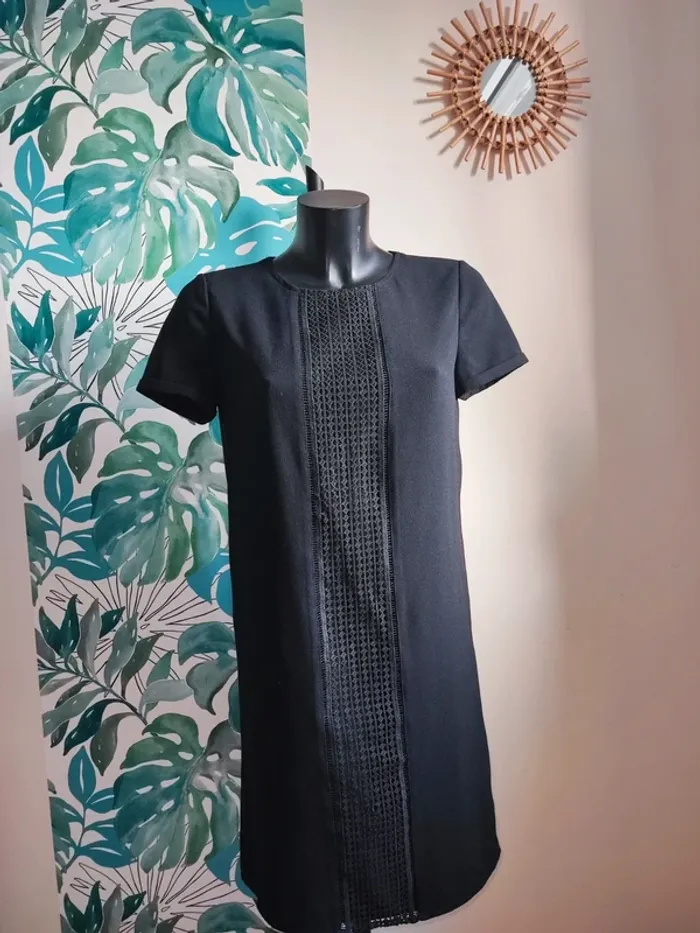 Robe droite avec broderies taille 36 - photo numéro 2