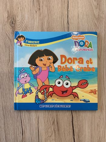 Livre dora et bébé crabe