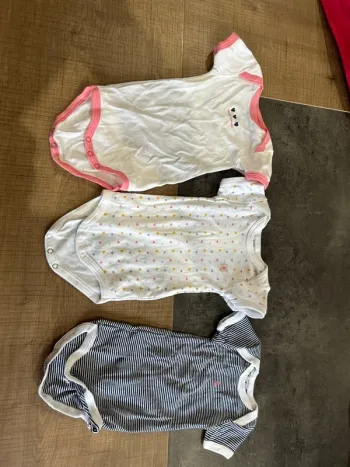 Lot de 3 bodys manches courtes  bébé fille, petit bateau 3 mois