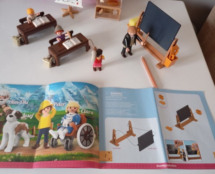 Boîte de playmobil. Salle de classe. N°70256 . Heidi. Très bon état - photo numéro 8