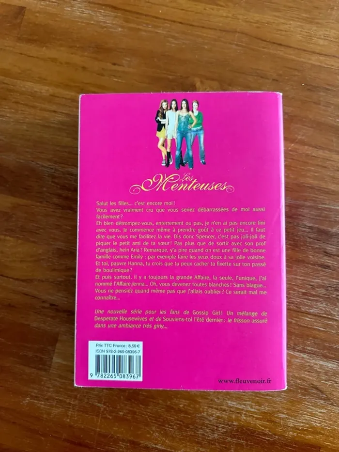 Livre les menteuses secrets - photo numéro 3