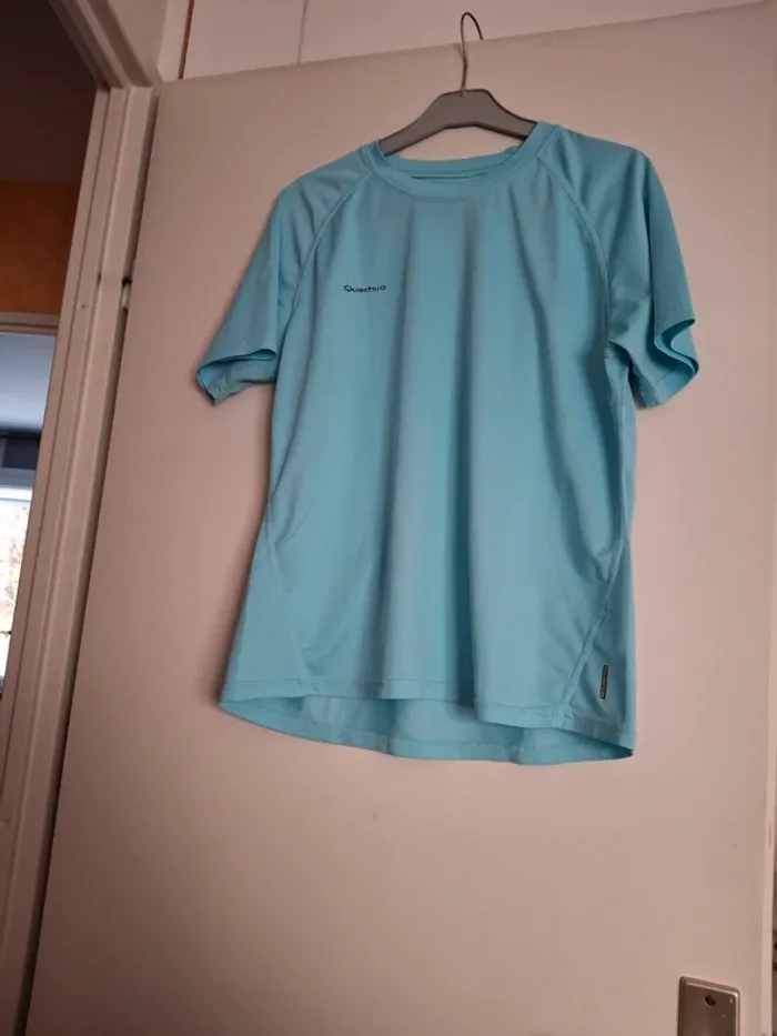 Tee short de sport. Turquoise