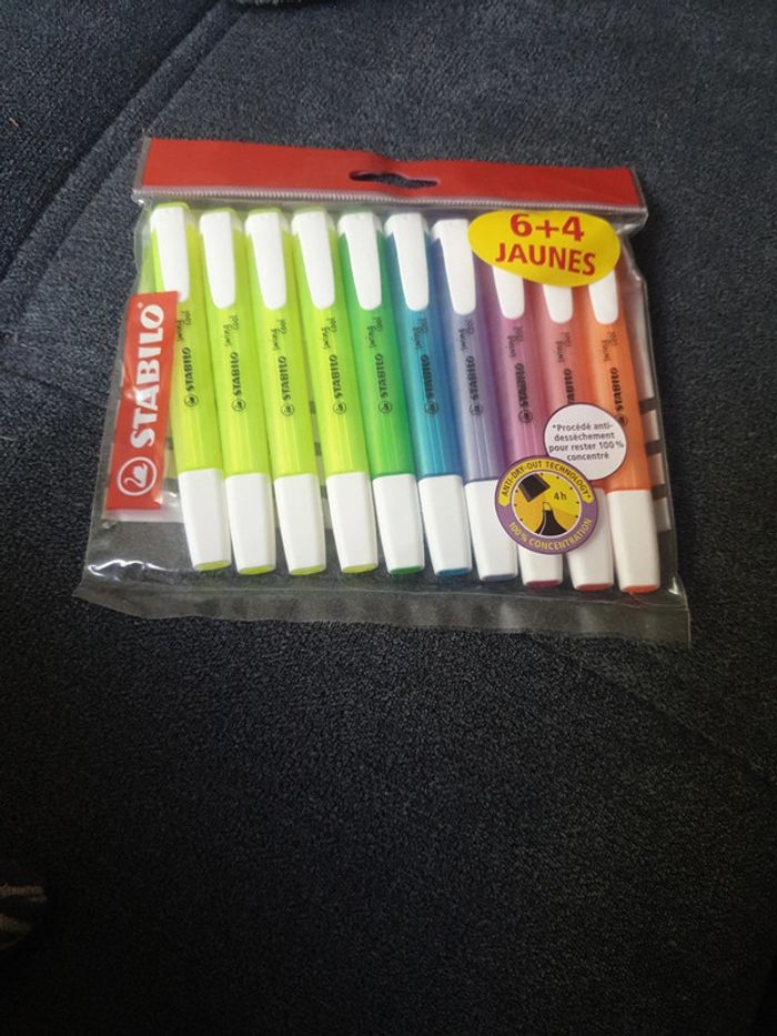 Neuf lot de 10 feutres surligneurs marque Stabilo