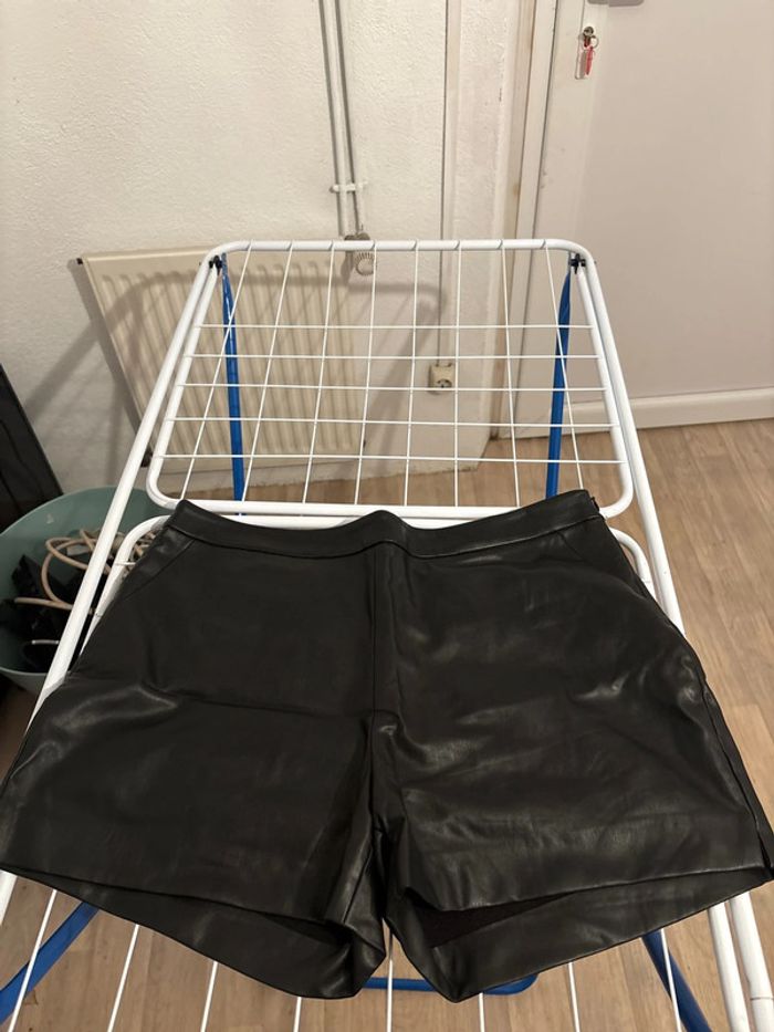 Short simili cuir