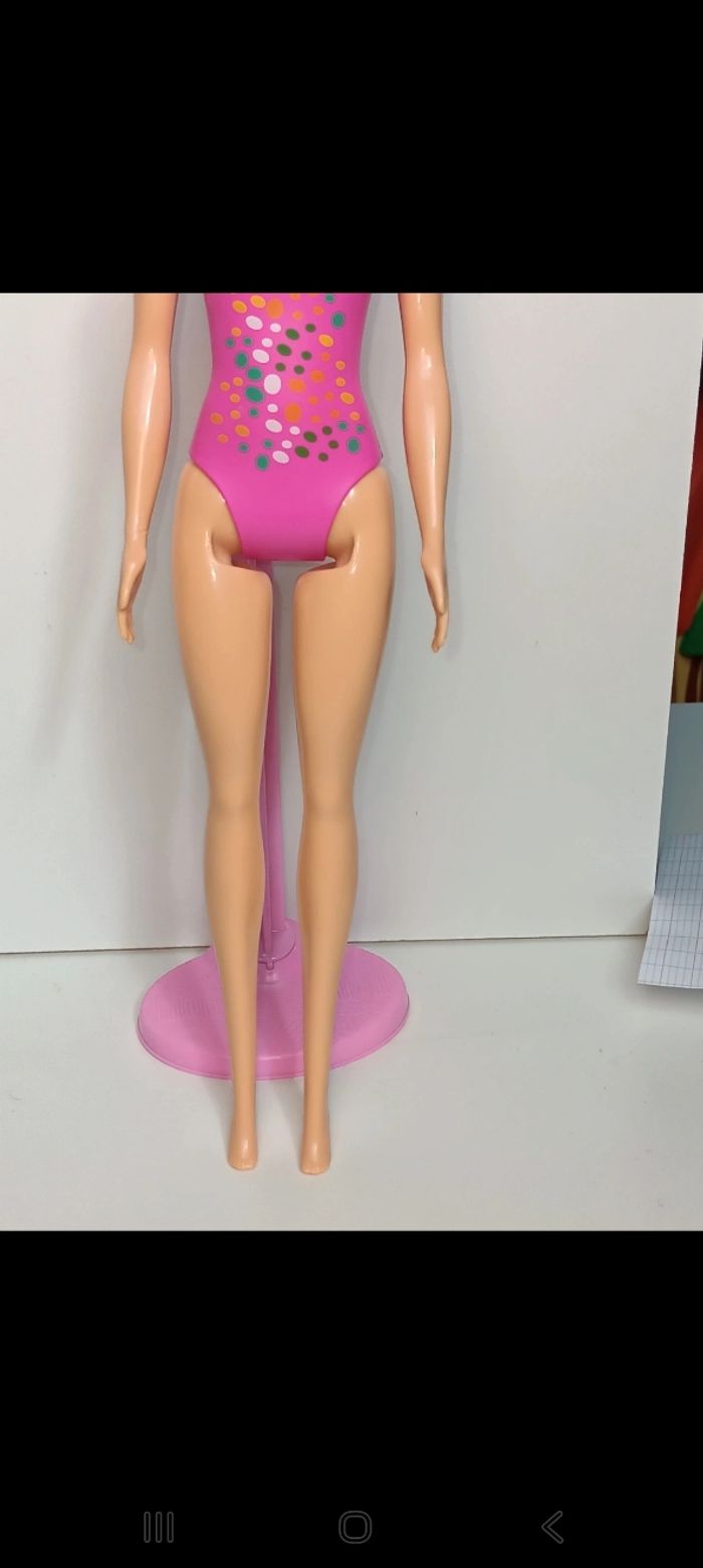 Poupée mattel barbie Color Reveal série été 7 rose gtl79
Poupée et ensemble compris - photo numéro 3
