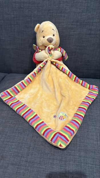 Doudou peluche Winnie l’ourson