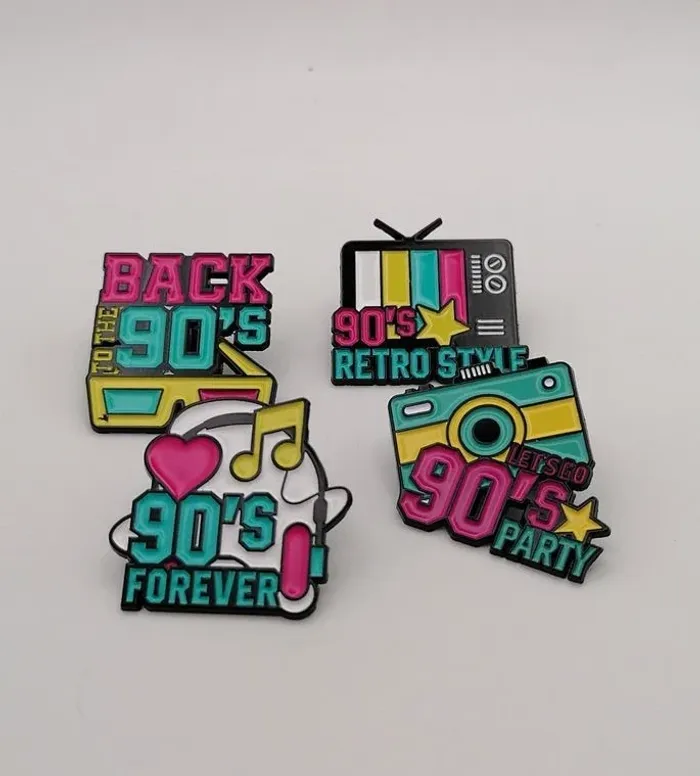 Lot 4 Pin's, broche motif année 90. - photo numéro 2