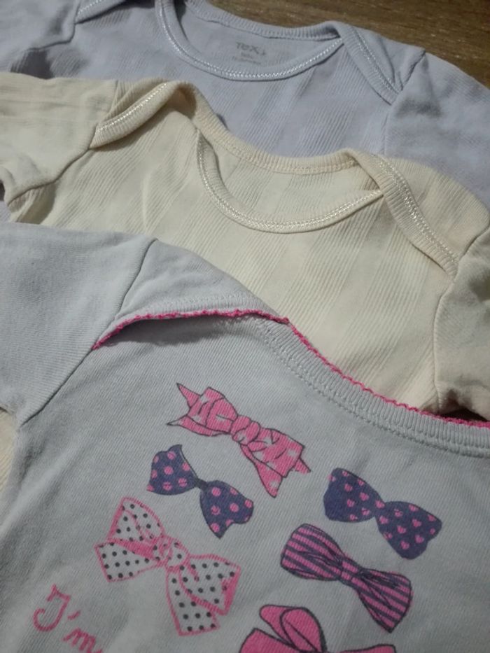 Lot bodie body bébé fille 12 mois jaune violet rose uni noeud pretty - photo numéro 2