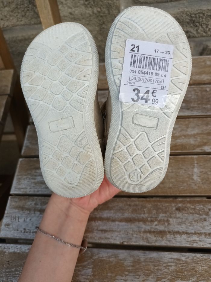 Babies sandales neuves 🏷 taille 21 achetées 35€ - photo numéro 8