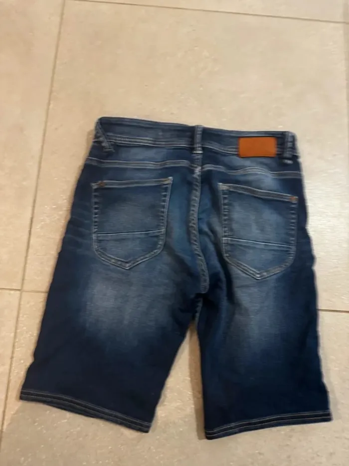 Short en jean Celio taille 38, très bon état 40x50cm - photo numéro 3