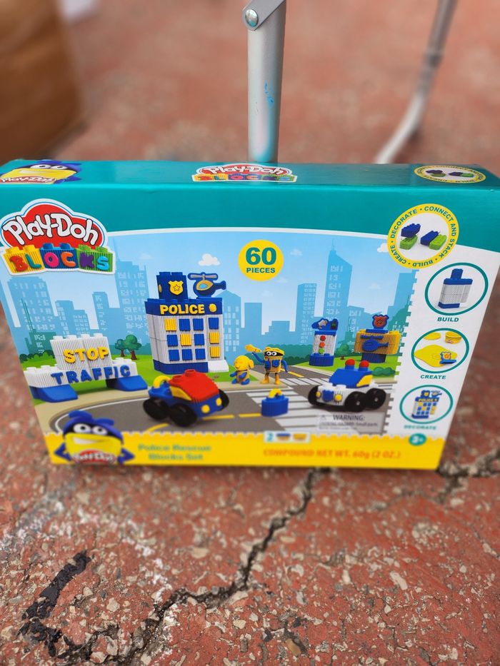 Play-Doh Blocks police
