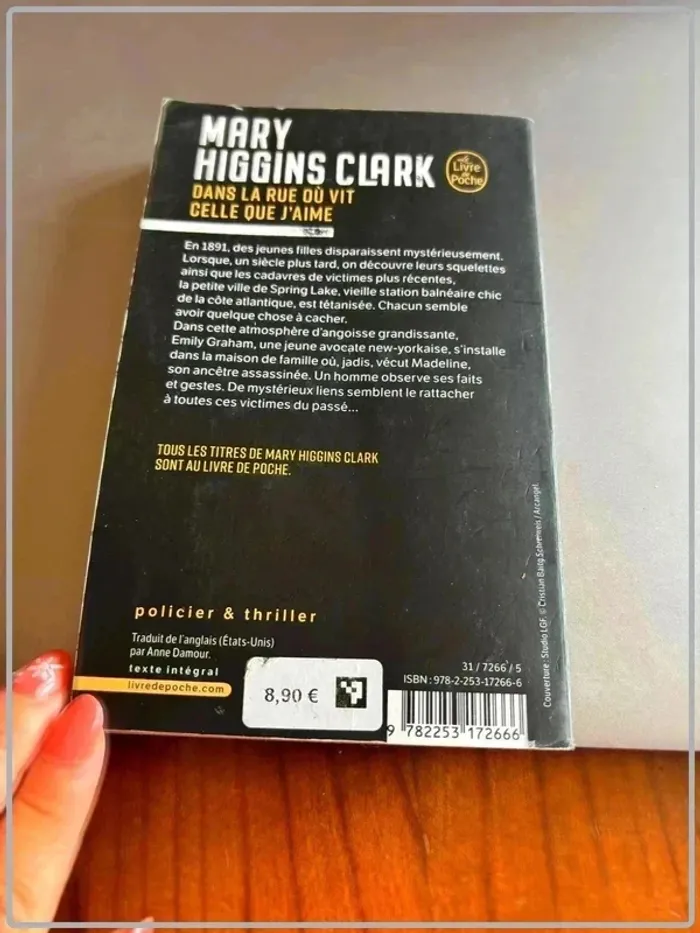 Dans la rue ou vis celle que j'aime de Mary Higgins Clark - photo numéro 2