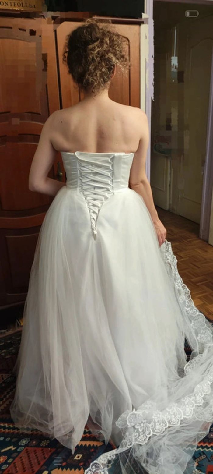 Robe de mariée bustier 36 "princesse" plumes et strass avec traîne et voile - photo numéro 7