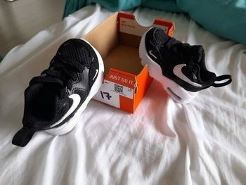 Baskets Nike air neuves bébé 17