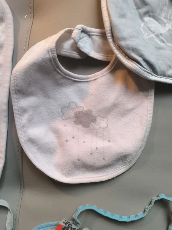 Lot de bavoirs différentes tailles / âges - photo numéro 6