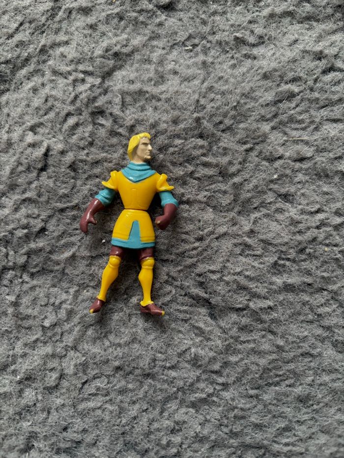 Figurine Disney X Kinder Phoebus le bossu de notre dame - photo numéro 1