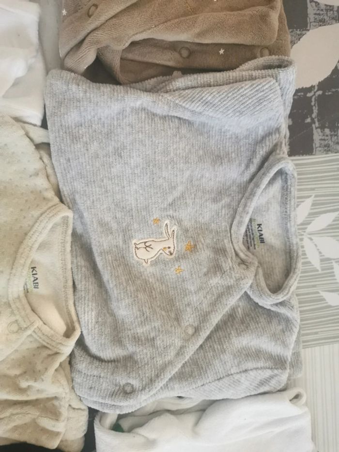 6 pyjamas - photo numéro 4