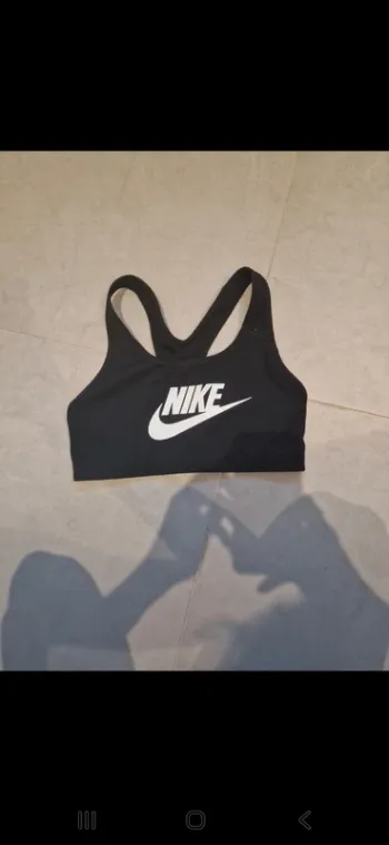 Brassiere nike taille s / 85b ou 85c neuf sans étiquette