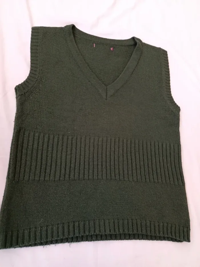 Pull en maille vintage col v sans manches vert/kaki taille 38 - photo numéro 2