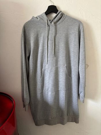 Pull  long à capuche, 562